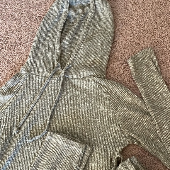 Army green Gymshark set - Picture 2 of 3